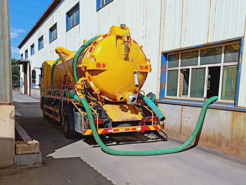 龙池厂区化粪池清理