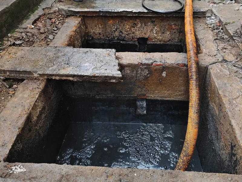 龙池清理化粪池